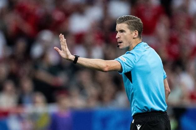 240625 Referee Francois Letexier during the UEFA EURO, EM, Europameisterschaft,Fussball 2024 Football Championship match between Denmark and Serbia on June 25, 2024 in Munich. Photo: Mathias Bergeld BILDBYRAN kod MB MB0940 fotboll football soccer fotball fotbolls-em europamästerskap em uefa euro uefa european football championship euro 2024 danmark denmark serbien serbia bbeng Copyright: MATHIASxBERGELD BB240625MB046