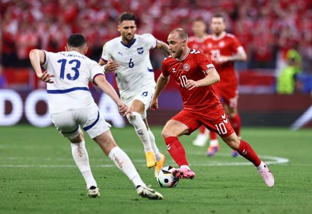 Christian Eriksen of Denmark on the ball Denmark v Serbia, UEFA European Championship, EM, Europameisterschaft 2024, Group C, Football, Munich Football Arena, Munich, Germany, 25 Jun 2024 EDITORIAL USE ONLY No use with unauthorised audio, video, data, fixture lists, club league logos or live services. Online in-match use limited to 120 images, no video emulation. No use in betting, games or single club league player publications. Copyright: xMichaelxZemanek Shutterstockx 14555536aw