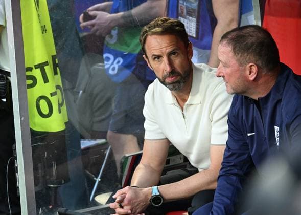25.06.2024, xsltx, Fussball EM 2024, England - Slowenien emspor, v.l. Trainer Head Coach Gareth Southgate (England) (DFL DFB REGULATIONS PROHIBIT ANY USE OF PHOTOGRAPHS as IMAGE SEQUENCES and or QUASI-VIDEO) Köln