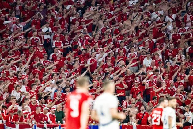 240625 Fans of Denmark during the UEFA EURO, EM, Europameisterschaft,Fussball 2024 Football Championship match between Denmark and Serbia on June 25, 2024 in Munich. Photo: Mathias Bergeld BILDBYRAN kod MB MB0940 fotboll football soccer fotball fotbolls-em europamästerskap em uefa euro uefa european football championship euro 2024 danmark denmark serbien serbia bbeng publik Copyright: MATHIASxBERGELD BB240625MB067