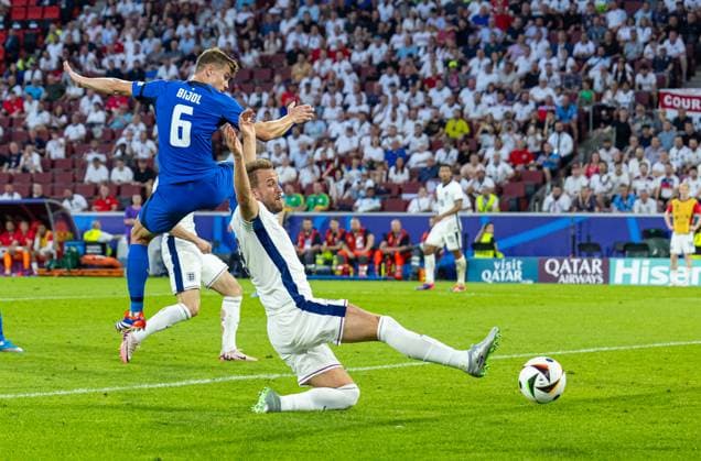 Football - UEFA EURO, EM, Europameisterschaft,Fussball 2024 - Group C - England v Slovenia COLOGNE, GERMANY - Tuesday, June 25, 2024: England s captain Harry Kane misses a chance during the UEFA Euro 2024 Group C match between England and Slovenia at the Müngersdorfer Stadium. (Photo by David Rawcliffe Propaganda) COLOGNE Müngersdorfer Stadium NORTH RHINE-WESTPHALIA GERMANY  Copyright: xDavidxRawcliffex P2024-06-25-England_Slovenia-48