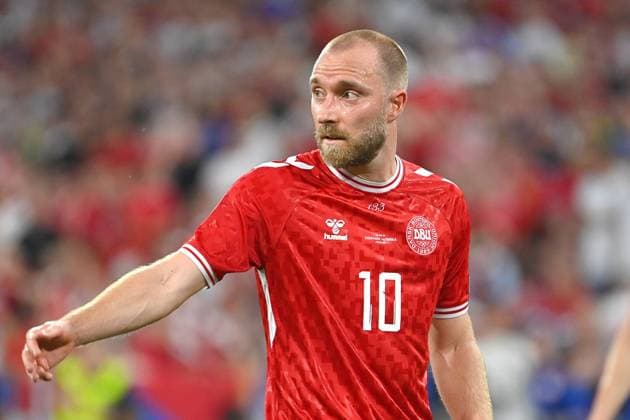 Christian ERIKSEN (DEN), Gestik,gibt Anweisungen, Aktion,Einzelbild,angeschnittenes Einzelmotiv,Halbfigur,halbe Figur. Gruppenphase Gruppe C Daenemark (DEN) - Serbien (SRB) am 25.06.2024, Fussball Arena Muenchen. Fussball UEFA EURO, EM, Europameisterschaft,Fussball 2024 GERMANY vom 14.06.2024 - 14.07.2024.