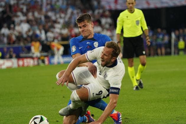 Sport Bilder des Tages EURO 2024, Fussball, UEFA EURO, EM, Europameisterschaft,Fussball 2024, EM 2024, Gruppenphase, Gruppe C, England-Slowenien, Köln stadion harry kane, ,England,jaka bijol,