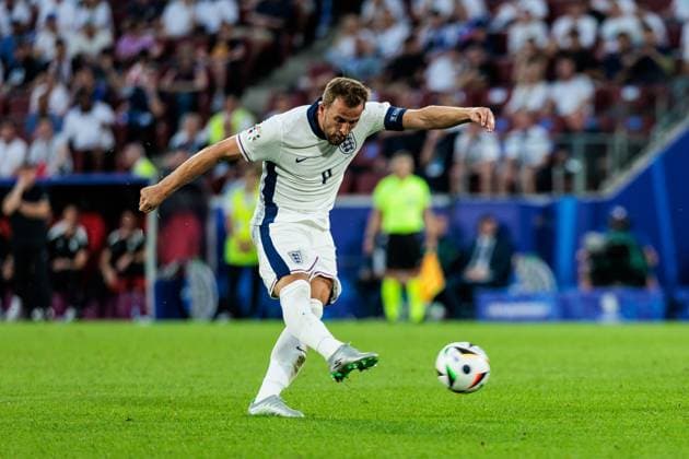 UEFA EURO, EM, Europameisterschaft,Fussball 2024: England - Slowenien; 25.06.2024 Harry Kane (England, 9) schießt UEFA EURO 2024: England - Slowenien; Cologne Stadium, Köln am 25.06.2024 Copyright: xBEAUTIFULxSPORTS Wunderlx