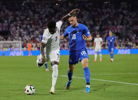 England v Slovenia UEFA EURO, EM, Europameisterschaft,Fussball 2024 Group C Bukayo Saka of England and Timi ElÅ¡nik of Slovenia during the UEFA Euro 2024 Group C match between England and Slovenia at RheinEnergieStadion, Cologne Copyright: xPaulxChestertonx FIL-20274-0143 UK Newspapers OUT