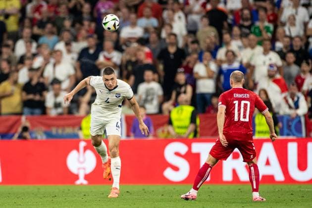 UEFA EURO, EM, Europameisterschaft,Fussball 2024: Dänemark - Serbien; 25.06.2024 Nikola Milenkovic (Serbien, 4), Christian Eriksen (Dänemark, 10) UEFA EURO 2024: Dänemark - Serbien; Munich Football Arena, München; 25.06.2024 Copyright: xBEAUTIFULxSPORTS Buriakovx