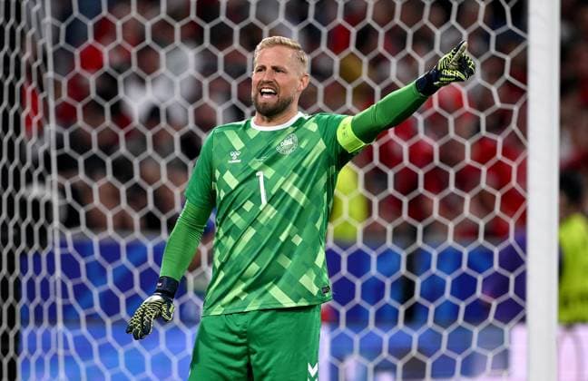 Fussball Euro 2024 Gruppe C 25.06.2024 Daenemark - Serbien Torwart Kasper Schmeichel (Daenemark)