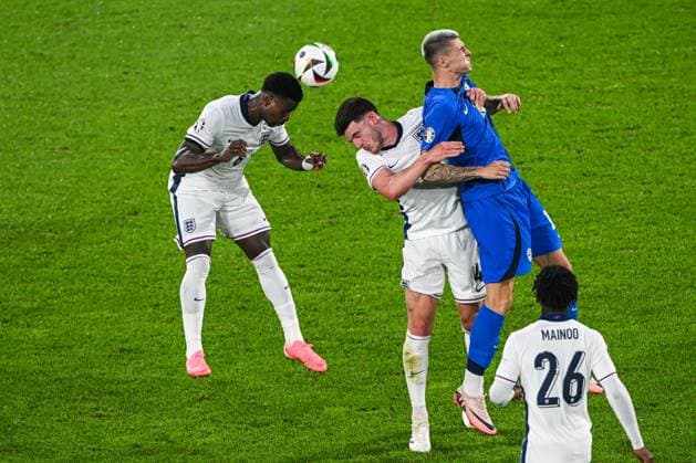 COLOGNE - (l-r) Marc Guehi of England, Declan Rice of England, Benjamin Sesko of Slovenia during the UEFA EURO, EM, Europameisterschaft,Fussball 2024 group C match between England and Slovenia at the Rhein Energie stadium on June 25, 2024 in Cologne, Germany. ANP Hollandse Hoogte UEFA EURO 2024 2024 xVIxANPxSportx xGerritxvanxKeulenxIVx 502060562 originalFilename: 502060562.jpg