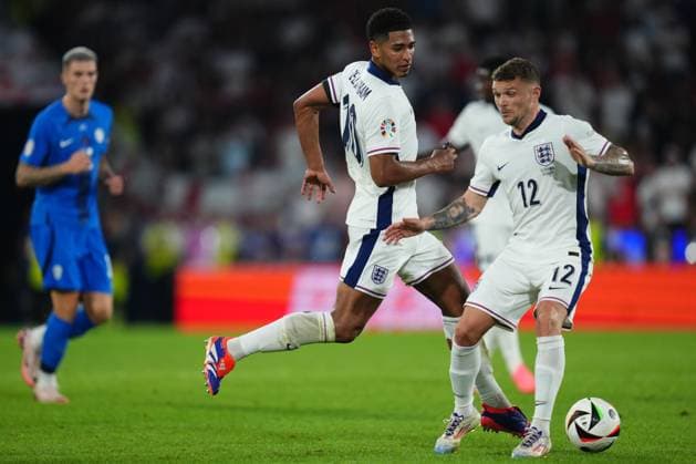 GER: England v Slovenia. UEFA EURO, EM, Europameisterschaft,Fussball 2024 Jude Bellingham and Kieran Trippier of England during the UEFA Euro 2024 match between England and Slovenia, Group C, date 3, played at Rhein Energie Stadium on June 25, 2024 in Koln, Germany. kpng Copyright: xBaguxBlancox xPRESSINPHOTOx PS_240625_ING_ESL_077
