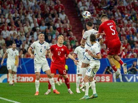 Milos Veljkovic (Serbien, 13), Srdan Mijailovic (Serbien, 16), Joakim Maehle (Daenemark 05), GER, Daenemark (DEN) vs. Serbien (SRB), Fussball Europameisterschaft, UEFA EURO, EM, Europameisterschaft,Fussball 2024, Gruppe E, 3. Spieltag, 25.06.2024, GER, Daenemark (DEN) vs. Serbien (SRB), Fussball Europameisterschaft, UEFA EURO 2024, Gruppe E, 3. Spieltag, 25.06.2024 Muenchen Copyright: xEibner-Pressefoto SaschaxWaltherx EP_SWA
