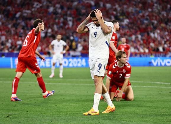 Aleksandar Mitrovic of Serbia reacts after missing a shot on goal Denmark v Serbia, UEFA European Championship, EM, Europameisterschaft 2024, Group C, Football, Munich Football Arena, Munich, Germany, 25 Jun 2024 EDITORIAL USE ONLY No use with unauthorised audio, video, data, fixture lists, club league logos or live services. Online in-match use limited to 120 images, no video emulation. No use in betting, games or single club league player publications. Copyright: xMichaelxZemanek Shutterstockx 14555536cn