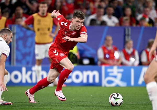 Fussball Euro 2024 Gruppe C 25.06.2024 Daenemark - Serbien Andreas Skov Olsen (Daenemark)