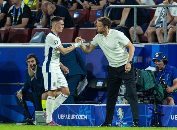 Football - UEFA EURO, EM, Europameisterschaft,Fussball 2024 - Group C - England v Slovenia COLOGNE, GERMANY - Tuesday, June 25, 2024: England s Phil Foden shakes hands with head coach Gareth Southgate as he is substituted during the UEFA Euro 2024 Group C match between England and Slovenia at the Müngersdorfer Stadium. (Photo by David Rawcliffe Propaganda) COLOGNE Müngersdorfer Stadium NORTH RHINE-WESTPHALIA GERMANY  Copyright: xDavidxRawcliffex P2024-06-25-England_Slovenia-73