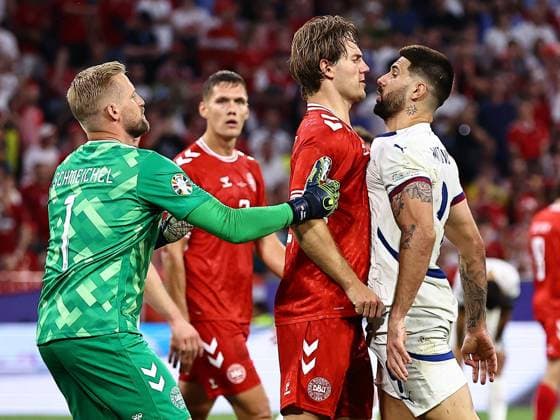 Bilder des Jahres 2024, Sport 06 Juni Sport Themen der Woche KW26 Sport Bilder des Tages Sport Bilder des Tages Aleksandar Mitrovic of Serbia squares up to Joachim Andersen of Denmark Denmark v Serbia, UEFA European Championship, EM, Europameisterschaft 2024, Group C, Football, Munich Football Arena, Munich, Germany, 25 Jun 2024 EDITORIAL USE ONLY No use with unauthorised audio, video, data, fixture lists, club league logos or live services. Online in-match use limited to 120 images, no video emulation. No use in betting, games or single club league player publications.  Copyright: xMichaelxZemanek Shutterstockx 14555536ds
