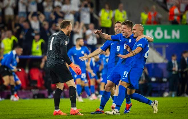 Cologne, Germany. 25th Jun 2024. Final jubilation: Jan Oblak (Slovenia) Andraz Sporar (Slovenia) Jaka Bijol (Slovenia) Vanja Drkusic (Slovenia) Slovenia - England Slowenien - England 25.06.2024