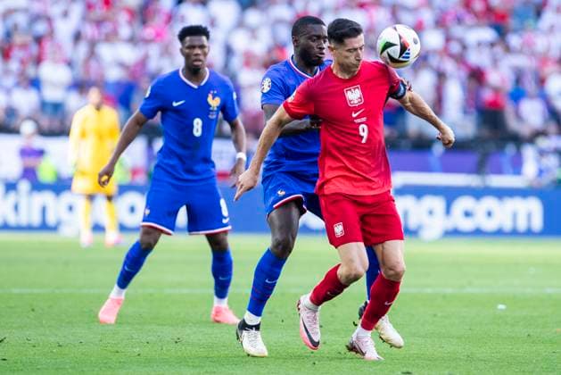 UEFA EURO, EM, Europameisterschaft,Fussball 2024: Frankreich - Polen; 25.06.2024 Dayot Upamecano (Frankreich, 4), Robert Lewandowski (Polen, 9). UEFA EURO 2024: Frankreich - Polen; BVB Stadion Dortmund, Dortmund, am 25.06.2024 Copyright: xBEAUTIFULxSPORTS Meuselx