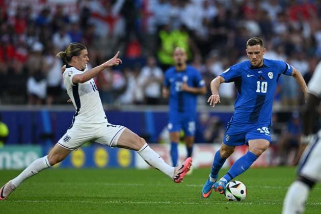 Timi Max Elsnik (Slovenia)Conor Gallagher (England) during the UEFA EURO, EM, Europameisterschaft,Fussball Germany 2024 match between England 0-0 Slovenia at Cologne Stadium on June 25, 2024 inCologne, Germany. Noxthirdxpartyxsales  (257670909)
