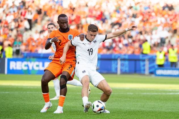 Christoph Baumgartner (Oesterreich, 19) im Zweikampf mit Lutsharel Geertruida (Niederlande, 02), GER, Netherlands (NED) vs Austria (AUT), Fussball Europameisterschaft, UEFA EURO, EM, Europameisterschaft,Fussball 2024, Gruppe D, 3. Spieltag, 25.06.2024 GER, Netherlands (NED) vs Austria (AUT), Fussball Europameisterschaft, UEFA EURO 2024, Gruppe D, 3. Spieltag, 25.06.2024 Berlin Copyright: xEibner-Pressefoto Memmlerx EP_MMR
