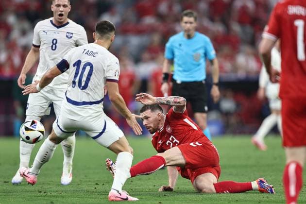 Pierre-Emile Hojbjerg (Denmark)Dusan Tadic (Serbia) during the UEFA EURO, EM, Europameisterschaft,Fussball Germany 2024 match between Denmark 0-0 Serbia at Munich Football Arena on June 25, 2024 in Munich, Germany. Noxthirdxpartyxsales  (257681526)