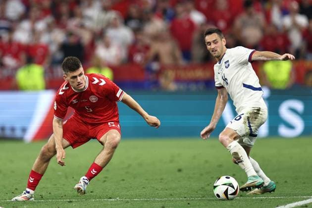 Joakim Maehle (Denmark)Srdan Mijailovic (Serbia) during the UEFA EURO, EM, Europameisterschaft,Fussball Germany 2024 match between Denmark 0-0 Serbia at Munich Football Arena on June 25, 2024 in Munich, Germany. Noxthirdxpartyxsales  (257681587)