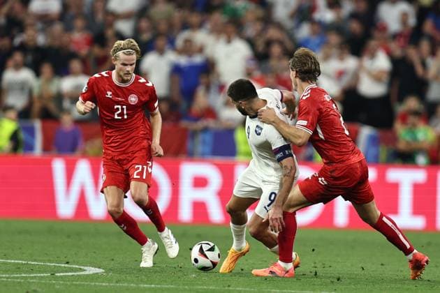 Morten Hjulmand (Denmark)Aleksandar Mitrovic (Serbia)Joachim Andersen (Denmark) during the UEFA EURO, EM, Europameisterschaft,Fussball Germany 2024 match between Denmark 0-0 Serbia at Munich Football Arena on June 25, 2024 in Munich, Germany. Noxthirdxpartyxsales  (257681672)