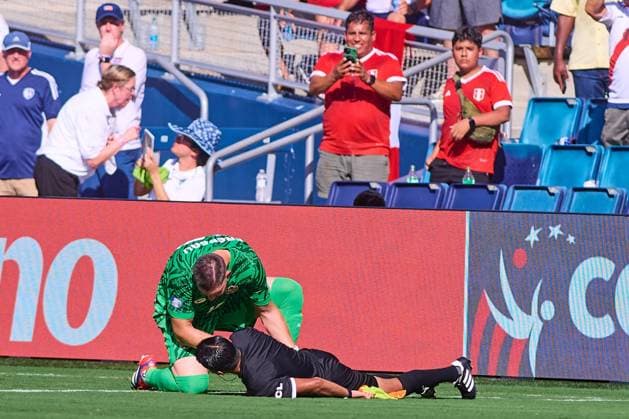 RECORD DATE NOT STATED Copa America USA 2024 Peru vs Canada Assistant Referee Humberto Panjoj of Guatemala receives Attention of Maxime Crepeau of Canada during the game between Peru and Canada as part of the CONMEBOL Copa America USA 2024 group A, at Childrens Mercy Park Stadium, on June 25, 2024 in Kansas City, Kansas, United States. KANSAS CITY KANSAS UNITED STATES  Copyright: xJONATHANxDUENASx 20240625175226_CA_GA_2024_PER_CAN_PANJOJ119