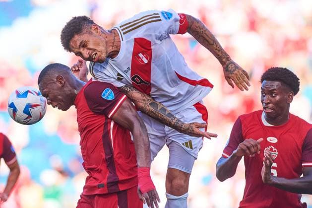 RECORD DATE NOT STATED Copa America USA 2024 Peru vs Canada Kamal Miller (L) of Canada jumps for the ball with Paolo Guerrero (R) of Peru during the game between Peru and Canada as part of the CONMEBOL Copa America USA 2024 group A, at Childrens Mercy Park Stadium, on June 25, 2024 in Kansas City, Kansas, United States. KANSAS CITY KANSAS UNITED STATES  Copyright: xJONATHANxDUENASx 20240625190755_CA_GA_2024_PER_CAN_GUERRERO195