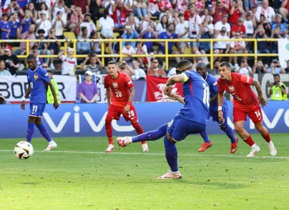 (240626) -- DORTMUND, June 26, 2024 -- Kylian Mbappe (front) of France shoots to score during the UEFA EURO, EM, Europameisterschaft,Fussball 2024 Group D match between France and Poland in Dortmund, Germany, June 25, 2024. ) (SP)GERMANY-DORTMUND-FOOTBALL-EURO 2024-FRANCE VS POLAND ZhangxFan 