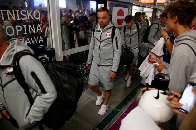 WARSZAWA 26.06.2024 PRZYLOT I POWITANIE REPREZENTACJI POLSKI W PILKE NOZNA Z EURO 2024 W NIEMCZECH N Z. KAMIL GROSICKI FOT. ALEKSANDER MAJDANSKI NEWSPIX.PL --- Newspix.pl Polish national team, Nationalteam return from euro 2024 in Germany POLAND OUT!  AM260624_010