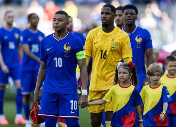France v Poland: Group D - UEFA EURO, EM, Europameisterschaft,Fussball 2024 Kylian Mbappe and Mike Maignan are playing during the France vs. Poland match at UEFA Euro 2024 in Dortmund, Germany, on June 25, 2024. Dortmund Germany  Copyright: xFotoxOlimpikx originalFilename:jastrzebowski-francevs240625_npgiY.jpg