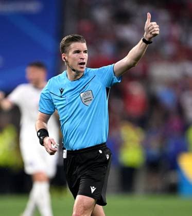 Fussball Euro 2024 Gruppe C 25.06.2024 Daenemark - Serbien Schiedsrichter Francois Letexier (FRA, Frankreich)