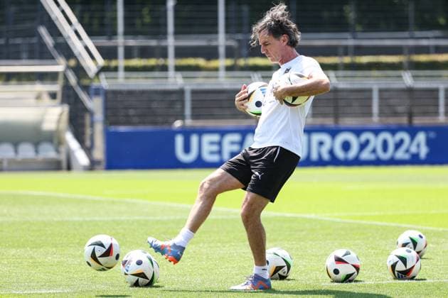 SOCCER - UEFA EURO, EM, Europameisterschaft,Fussball 2024 BERLIN,GERMANY,26.JUN.24 - SOCCER -UEFA EURO 2024, OEFB, Oesterreichischer Fussball-Bund, training. Image shows sports scientist Gerhard Zallinger (AUT).  GEPAxpictures xArminxRauthner