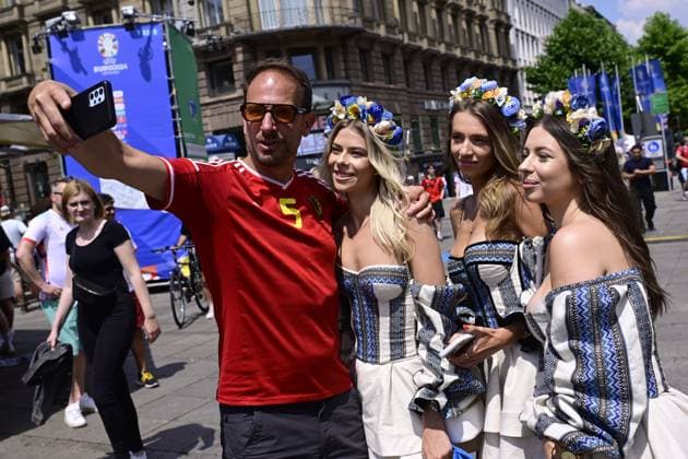 Belgian and Ukrainian supporters pictured in the city center, near the fan zone village, in the afternoon before a soccer game between Ukraine and Belgian national soccer team Red Devils, Wednesday 26 June 2024 in Stuttgart, Germany, the third match in the group stage of the UEFA EURO, EM, Europameisterschaft,Fussball 2024 European championships. In the group E, the four teams have three points before the last game, it is the first time this happens at Euro. DIRKxWAEM x95305133x