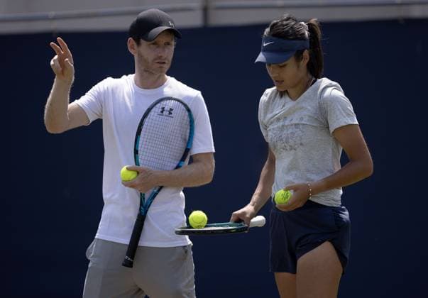 Emma Raducanu of GBR with coach Nick Cavaday Rothesay International Eastbourne, Day 4, Tennis, Devonshire Park, Eastbourne, UK - 26 June 2024  Copyright: xEllaxLing Shutterstockx 14558912u