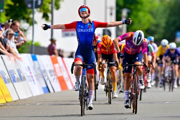 Sport Themen der Woche KW26 Sport Bilder des Tages Martina FIDANZA 36. Internationale LOTTO Thüringen Ladies Tour 2024 Martina FIDANZA (Italien CERATIZIT-WNT Pro Cycling Team) gewinnt Etappe 2 rund um Gera (119.2km) vor Barbara GUARISCHI (Italien Team SD Worx - Protime) der 36. Internationale LOTTO Thüringen Ladies Tour 2024 (2.Pro) am 26.06.2024 *** Martina FIDANZA 36 International LOTTO Thüringen Ladies Tour 2024 Martina FIDANZA Italy CERATIZIT WNT Pro Cycling Team wins stage 2 around Gera 119 2km ahead of Barbara GUARISCHI Italy Team SD Worx Protime of the 36 International LOTTO Thüringen Ladies Tour 2024 2 Pro on 26 06 2024