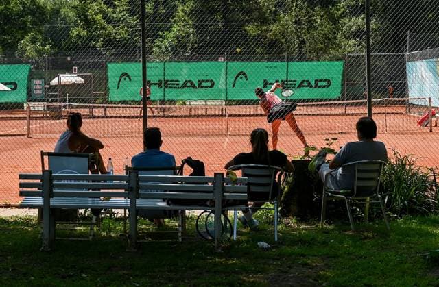 26.06.2024, xpsx, Tennis ITF-Turnier, v.l. zuschauer schatten hitze sommer sonne Bruchköbel Hessen Deutschland (DEU)
