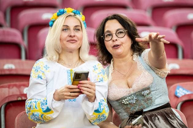 UEFA EURO, EM, Europameisterschaft,Fussball 2024: Ukraine - Belgien; 26.06.2024 Fans von Ukraine, Zwei Frauen auf dem Stadion. UEFA EURO 2024: Ukraine - Belgien; Stuttgart Stadion, Stuttgart; 26.06.2024 Copyright: xBEAUTIFULxSPORTS Buriakovx