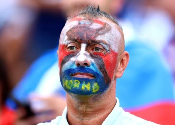 A Slovakia fan with the national flag face painted on his face looks on ahead of the game Slovakia v Romania, UEFA European Championship, EM, Europameisterschaft 2024, Group E, Football, Frankfurt Arena, Frankfurt am Main, Germany - 26 Jun 2024 EDITORIAL USE ONLY No use with unauthorised audio, video, data, fixture lists, club league logos or live services. Online in-match use limited to 120 images, no video emulation. No use in betting, games or single club league player publications.  Copyright: xKieranxMcManus Shutterstockx 14555603f