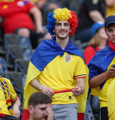 26.06.2024, Fussball Europameisterschaft, UEFA EURO, EM, Europameisterschaft,Fussball 2024, Slowakei - Rumänien, Gruppe E, Arena Frankfurt, v.l., Rumänien-Fans vor dem Spiel Copyright: HMBxMedia