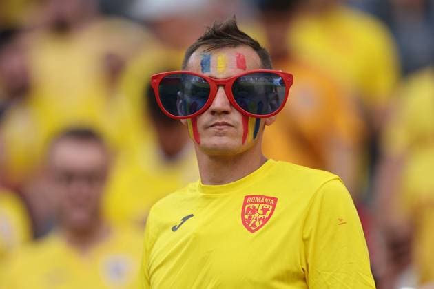 26.06.2024, Fussball Europameisterschaft, UEFA EURO, EM, Europameisterschaft,Fussball 2024, Slowakei - Rumänien, Gruppe E, Arena Frankfurt, v.l., Rumänien-Fans vor dem Spiel Copyright: HMBxMedia