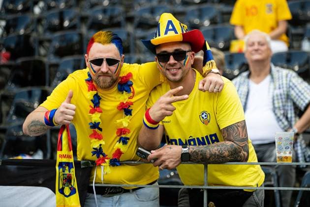 Rumaenische Fans GER, Slovakia (SVK) vs. Romania (ROU), Fussball Europameisterschaft, UEFA EURO, EM, Europameisterschaft,Fussball 2024, Gruppe E, 3. Spieltag, 26.06.2024 GER, Slovakia (SVK) vs. Romania (ROU), Fussball Europameisterschaft, UEFA EURO 2024, Gruppe E, 3. Spieltag, 26.06.2024 Frankfurt Copyright: xEibner-Pressefoto RogerxBuerkex EP