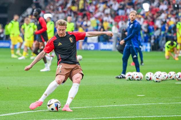 Ukraine v Belgium Group E - UEFA EURO, EM, Europameisterschaft,Fussball 2024 STUTTGART, GERMANY - JUNE 26 : De Bruyne Kevin forward of Belgium warming up before the game pictured during the UEFA EURO 2024 European Football Championship tournament group E stage match between Ukraine and Belgium at Stuttgart Arena on June 26, 2024 in Stuttgart, Germany, 26 06 2024 Stuttgart Germany  Copyright: xVincentxKalutx