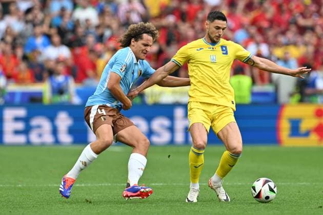 240626 EURO2024 UKRAINE VS BELGIUM Wout Faes (4) of Belgium fighting for the ball with Roman Yaremchuk (9) of Ukraine during a soccer game between the national teams of Ukraine and Belgium, called the Red Devils on the third matchday in Group E in the group stage of the UEFA EURO, EM, Europameisterschaft,Fussball 2024 tournament , on Wednesday 26 June 2024 in Stuttgart , Germany . PHOTO SPORTPIX David Catry STUTTGART GERMANY  Copyright: xx 469843