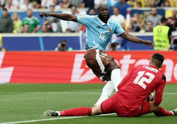 Belgium s Romelu Lukaku and Ukraine s goalkeeper Anatoliy Trubin pictured in action during a soccer game between Ukraine and Belgian national soccer team Red Devils, Wednesday 26 June 2024 in Stuttgart, Germany, the third match in the group stage of the UEFA EURO, EM, Europameisterschaft,Fussball 2024 European championships. DIRKxWAEM  x95323057x