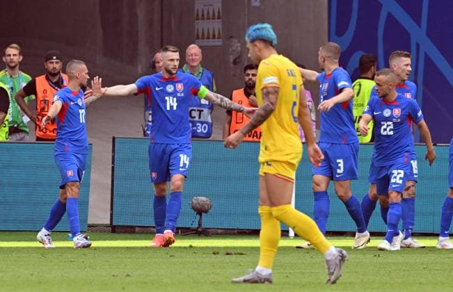 26.06.2024, xsltx, Fussball EM 2024, Slowakei - Rumänien emspor, v.l. Ondrej Duda (Slowakei) Goal scored, erziehlt das Tor zum 1:0 celebrate the goal, Der Torjubel zum (DFL DFB REGULATIONS PROHIBIT ANY USE OF PHOTOGRAPHS as IMAGE SEQUENCES and or QUASI-VIDEO) Frankfurt