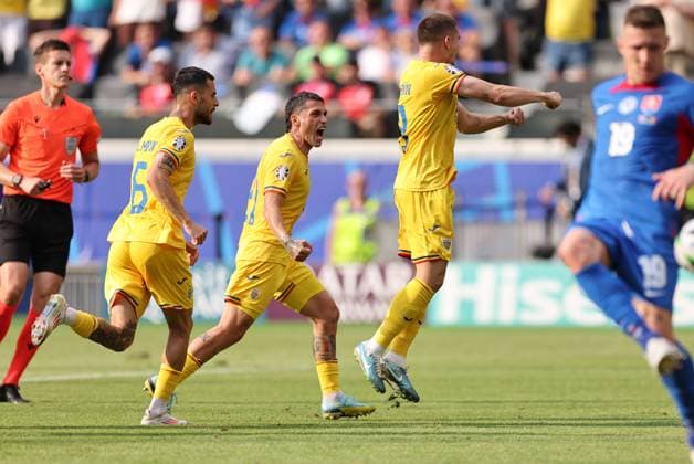 26.06.2024, Fussball Europameisterschaft, UEFA EURO, EM, Europameisterschaft,Fussball 2024, Slowakei - Rumänien, Gruppe E, Arena Frankfurt, v.l., Torjubel zum 1:1 durch Razvan Gabriel Marin (Rumänien), Goal celebration, celebrate the goal Copyright: HMBxMedia