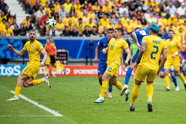 Tor fuer die Slowakei 1:0 durch Ondrej Duda (Slovakei 08) mit Kopfball GER, Slovakia (SVK) vs. Romania (ROU), Fussball Europameisterschaft, UEFA EURO, EM, Europameisterschaft,Fussball 2024, Gruppe E, 3. Spieltag, 26.06.2024 GER, Slovakia (SVK) vs. Romania (ROU), Fussball Europameisterschaft, UEFA EURO 2024, Gruppe E, 3. Spieltag, 26.06.2024 Frankfurt Copyright: xEibner-Pressefoto RogerxBuerkex EP