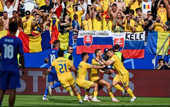 26.06.2024, xpsx, UEFA EURO, EM, Europameisterschaft,Fussball 2024 Vorrunde, Slowakei - Rumänien v.l. celebrate the goal, Torjubel zum 1:1 Torschütze Razvan Gabriel Marin (Rumänien Rumaenien) (DFL DFB REGULATIONS PROHIBIT ANY USE OF PHOTOGRAPHS as IMAGE SEQUENCES and or QUASI-VIDEO) emspor Frankfurt