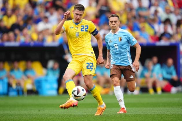 GER: Ukraine and Belgium. UEFA EURO, EM, Europameisterschaft,Fussball 2024 Mykola Matviyenko of Ukraine and Leandro Trossard of Belgium during the UEFA Euro 2024 match between Ukraine and Belgium, Group E, date 3, played at Mercedes-Benz Arena Stadium on June 26, 2024 in Stuttgart, Germany. kpng Copyright: xBaguxBlancox xPRESSINPHOTOx PS_240626_UCR_BEL_021