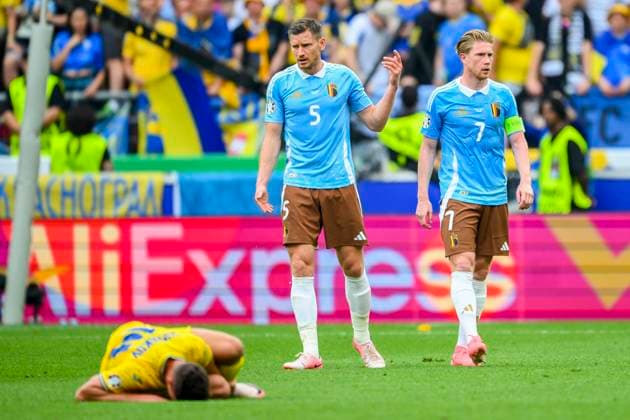 Ukraine v Belgium Group E - UEFA EURO, EM, Europameisterschaft,Fussball 2024 STUTTGART, GERMANY - JUNE 26 : Vertonghen Jan defender of Belgium talking to De Bruyne Kevin forward of Belgium in action pictured during the UEFA EURO 2024 European Football Championship tournament group E stage match between Ukraine and Belgium at Stuttgart Arena on June 26, 2024 in Stuttgart, Germany, 26 06 2024 Stuttgart Germany  Copyright: xVincentxKalutx
